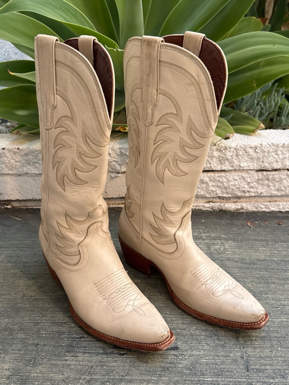 Tecovas Annie cream white with Tan leather cowboy boots 8.5 B - Picture 2 of 8